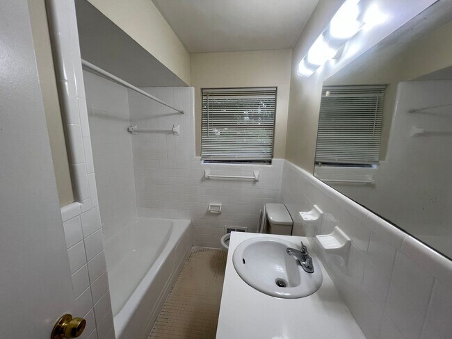 Building Photo - 6694 Maxwell Dr
