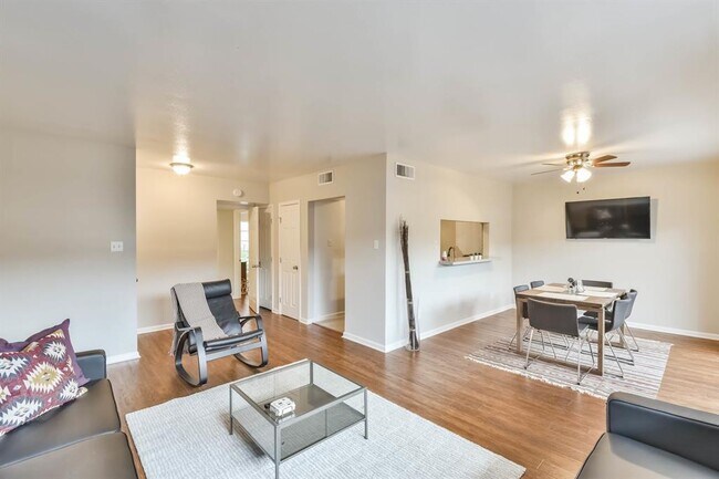 Building Photo - 1811 Stoney Brook Dr