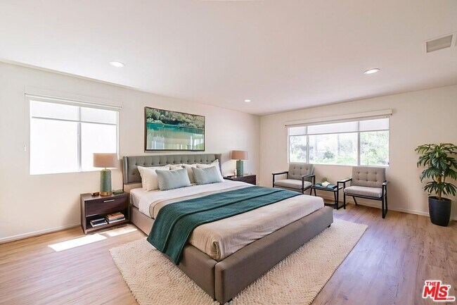 Building Photo - 25755 Hood Way