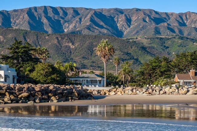 Building Photo - 867 Sand Point Rd