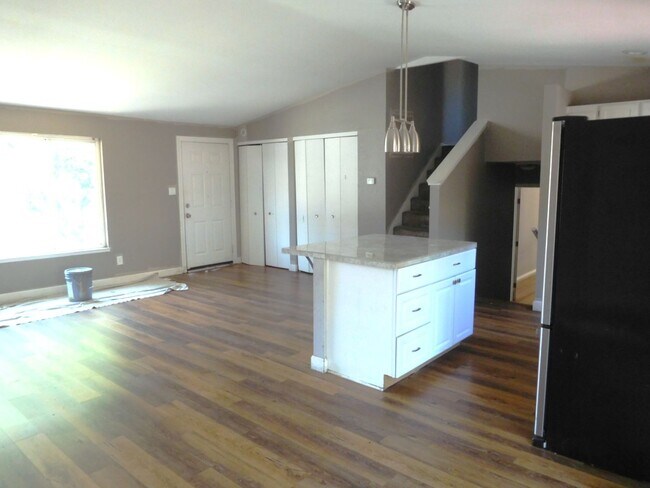Building Photo - 1325 Williams Cir