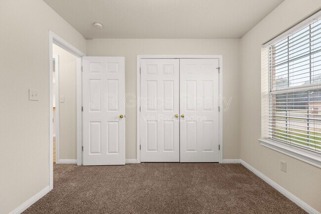 Building Photo - 109 Apple Ln