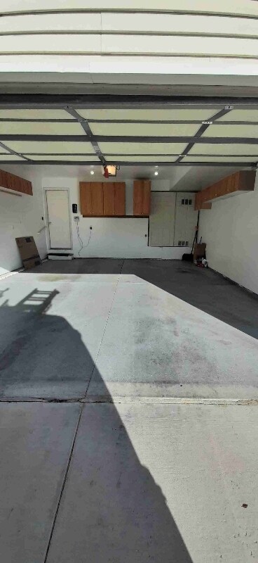 Building Photo - 2400 Westridge Dr