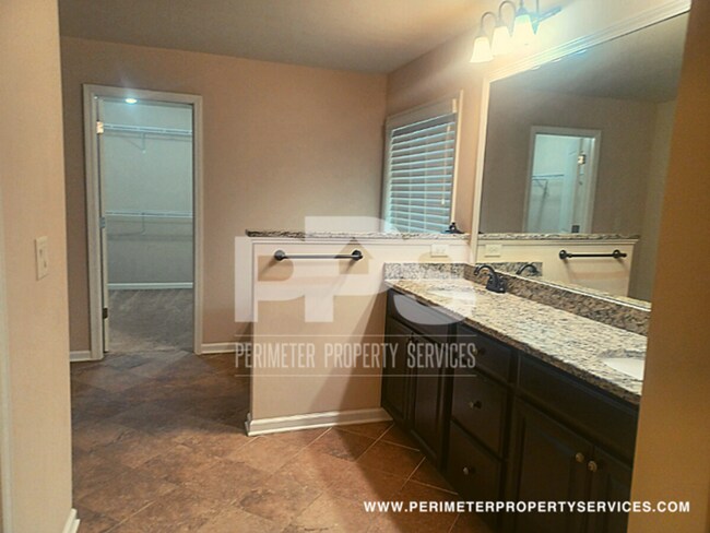 Building Photo - Dream house!! Come see it today!!