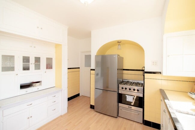 Building Photo - Exclusive 2 Bed/1 Bath Spanish-Style Home ...