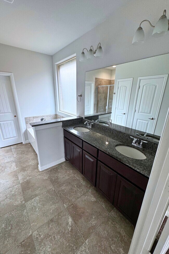 Building Photo - 1608 Bandolier Dr