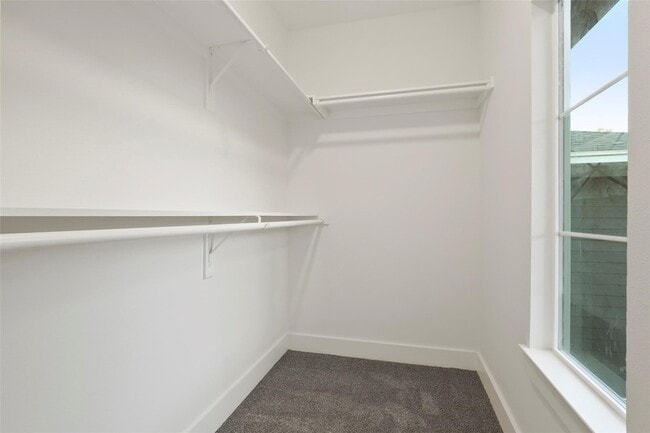 Building Photo - 933 W Eighth Street Unit