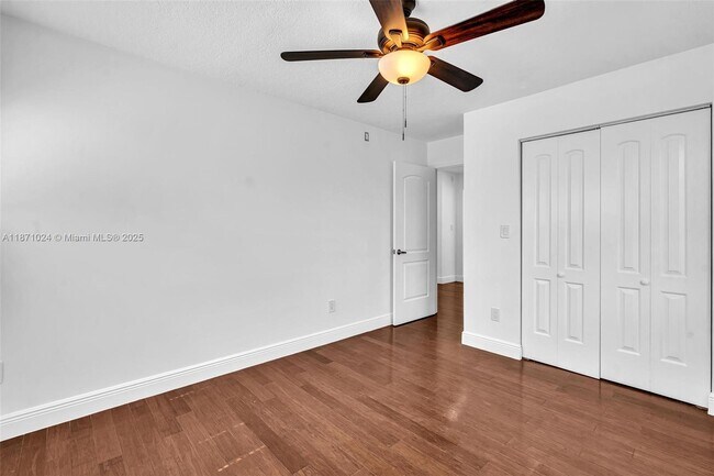 Building Photo - 20645 NE 25th Pl