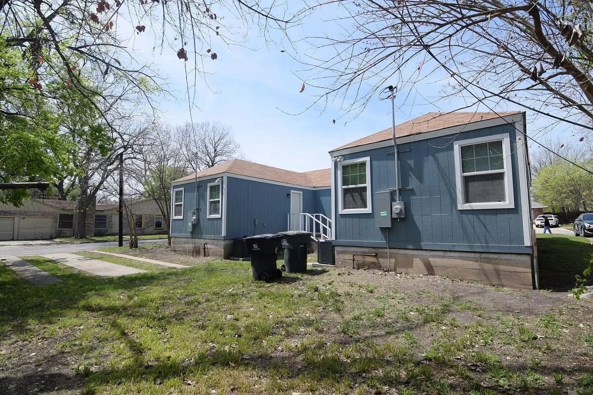 Building Photo - 1319 S 5th St