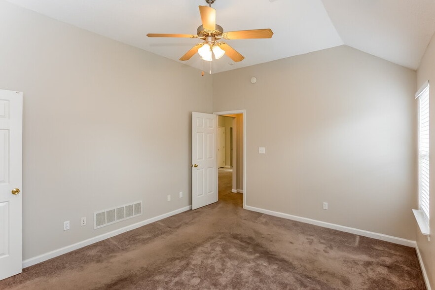 Building Photo - 8363 Cross Point Dr