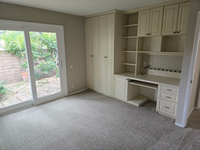 Building Photo - Santa Ana - Spacious 2 Bedroom, 2 Bath Hou...