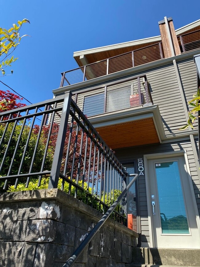 Building Photo - Stunning 2 Bed, 2 Bath Townhouse with Breathtaking Views! Steps away vibrant shops, restaurants, ...