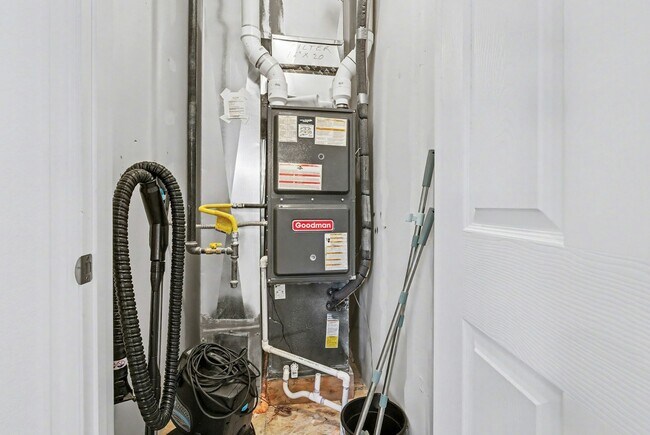 Building Photo - 8731 Snake River St