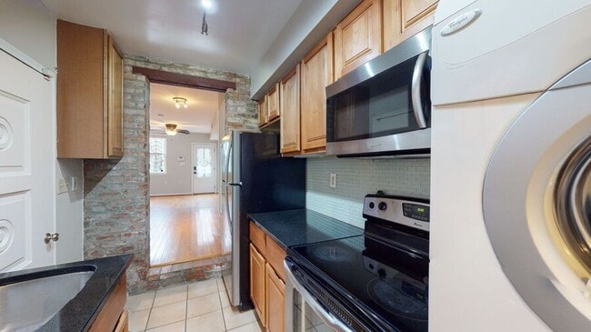 Building Photo - 404 Richardson Pl NW