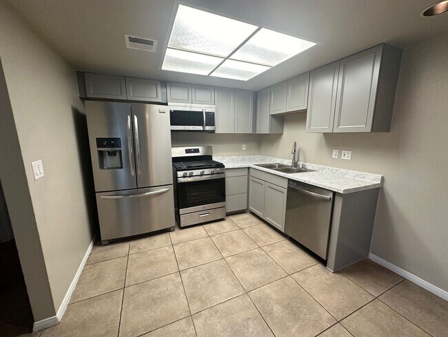 Building Photo - 4p2658 -7