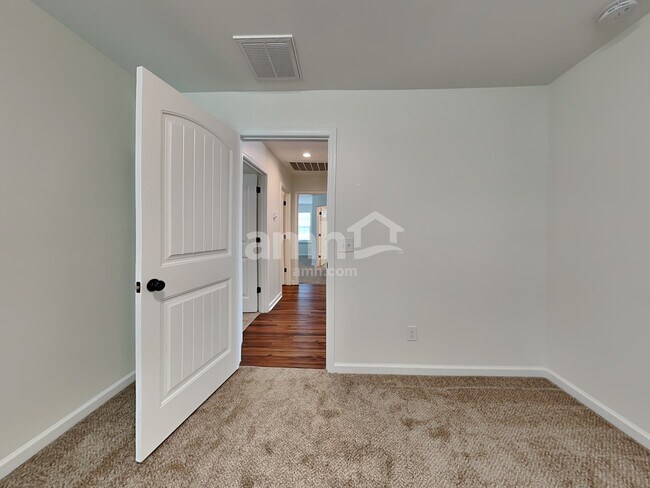 Building Photo - 128 Martello Rd