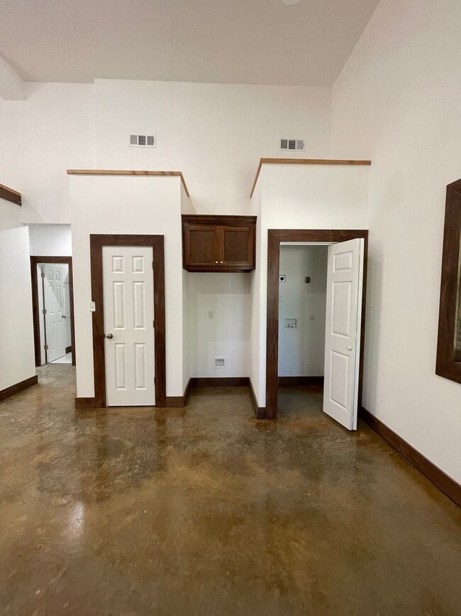 Building Photo - 1 month free rent!!! County Living, 2 bed barndominium
