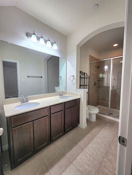 Building Photo - 4816 Bridgewater St