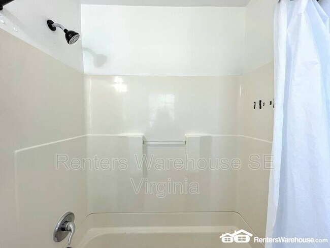 Building Photo - 142 Rogers Ave