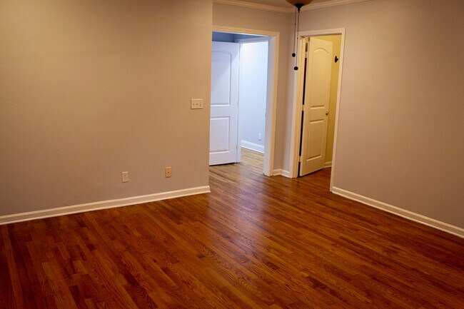 Building Photo - 2287 Vistamont Dr