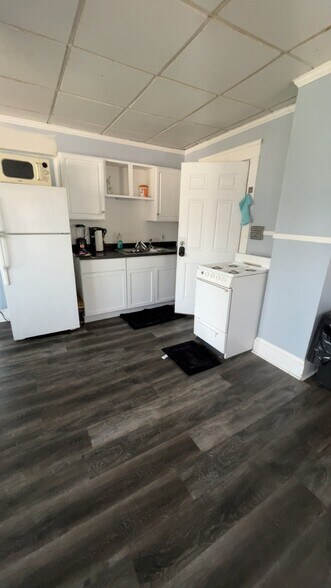 Building Photo - 3454 E 76th St