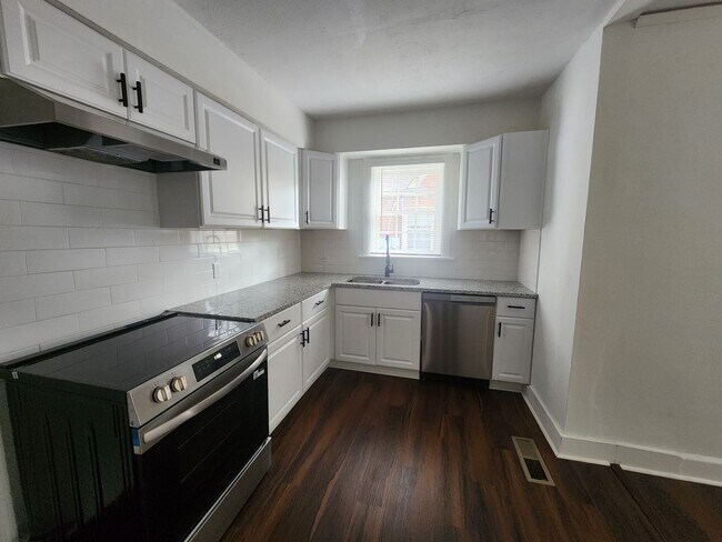Building Photo - 3 Bedroom 2 Bath with Carport and Fenced Yard in Midtown Columbus