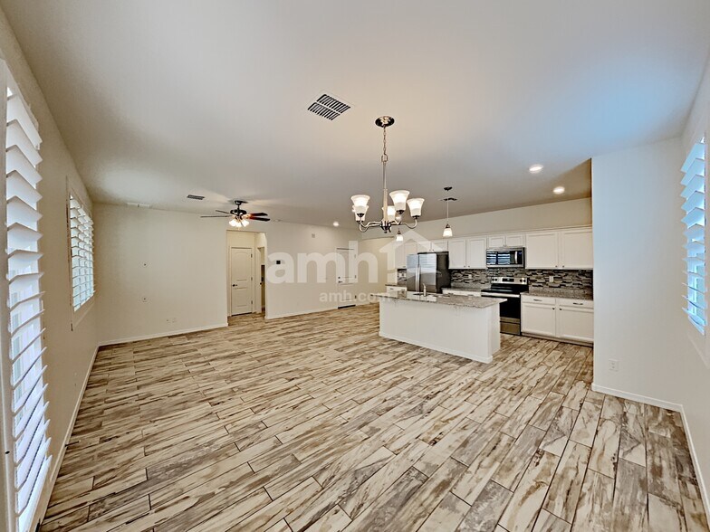 Building Photo - 16657 W Jenan Dr