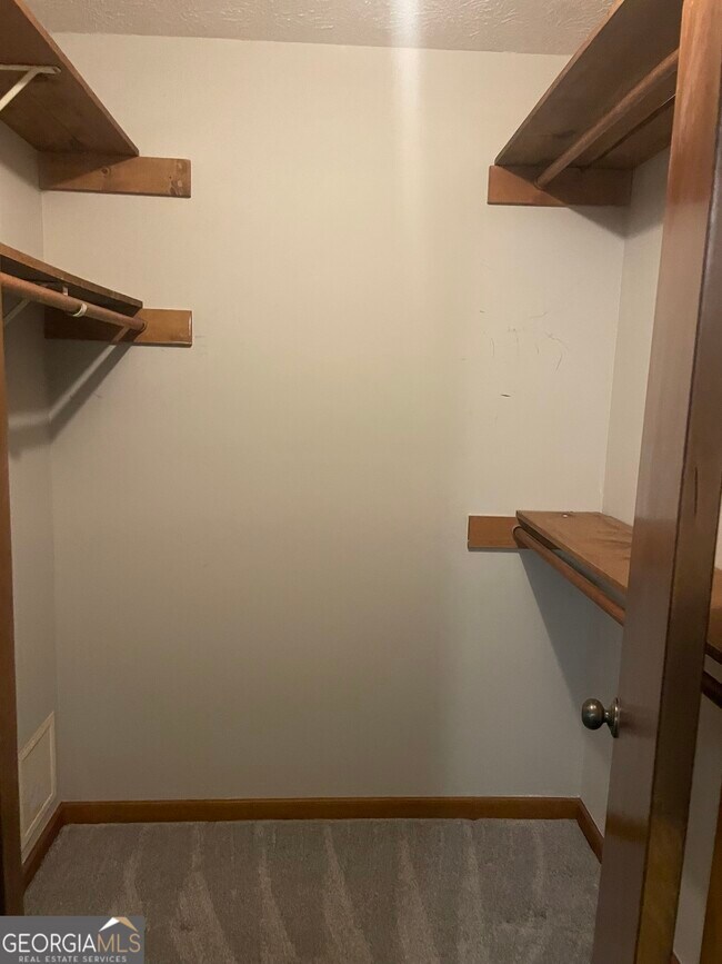 Building Photo - 3449 Creekwood Dr SE