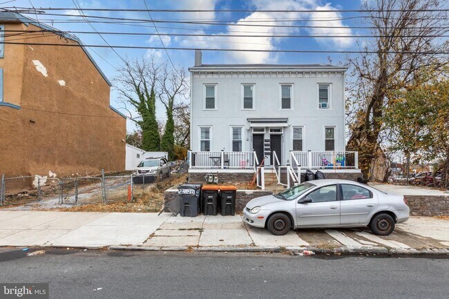 Primary Photo - 608 E 9th St