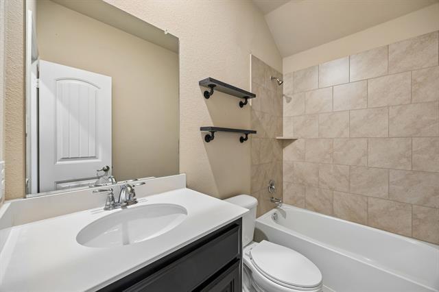 Building Photo - 945 Bluebird Way