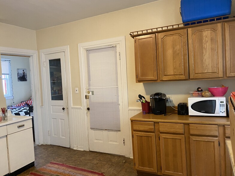 Building Photo - 3236 N Bartlett Ave