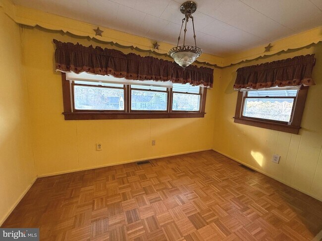 Building Photo - 1716 W Philadelphia Ave