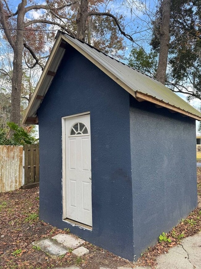 Building Photo - Spacious 3-Bedroom Home with a Charming Backyard in Lakeland, FL!