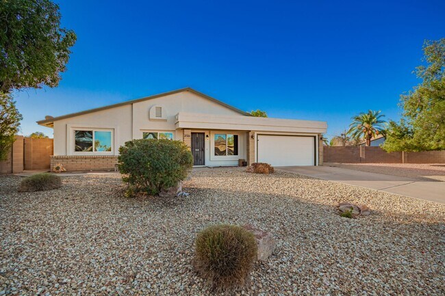 Building Photo - 2321 E Enid Cir