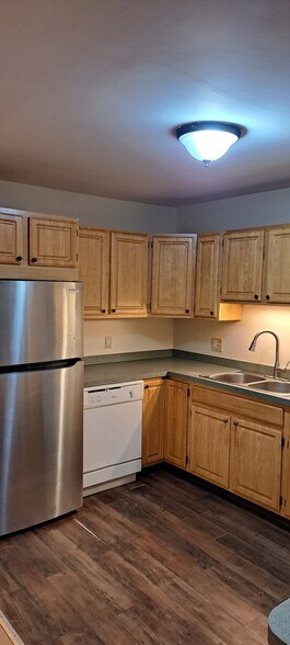 Building Photo - 3227 7th Ave