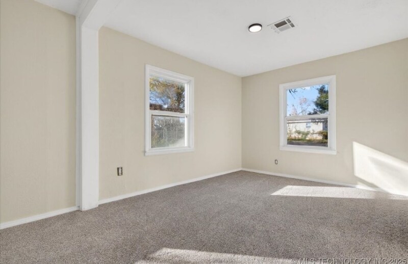 Building Photo - 508 NE Avondale Ave