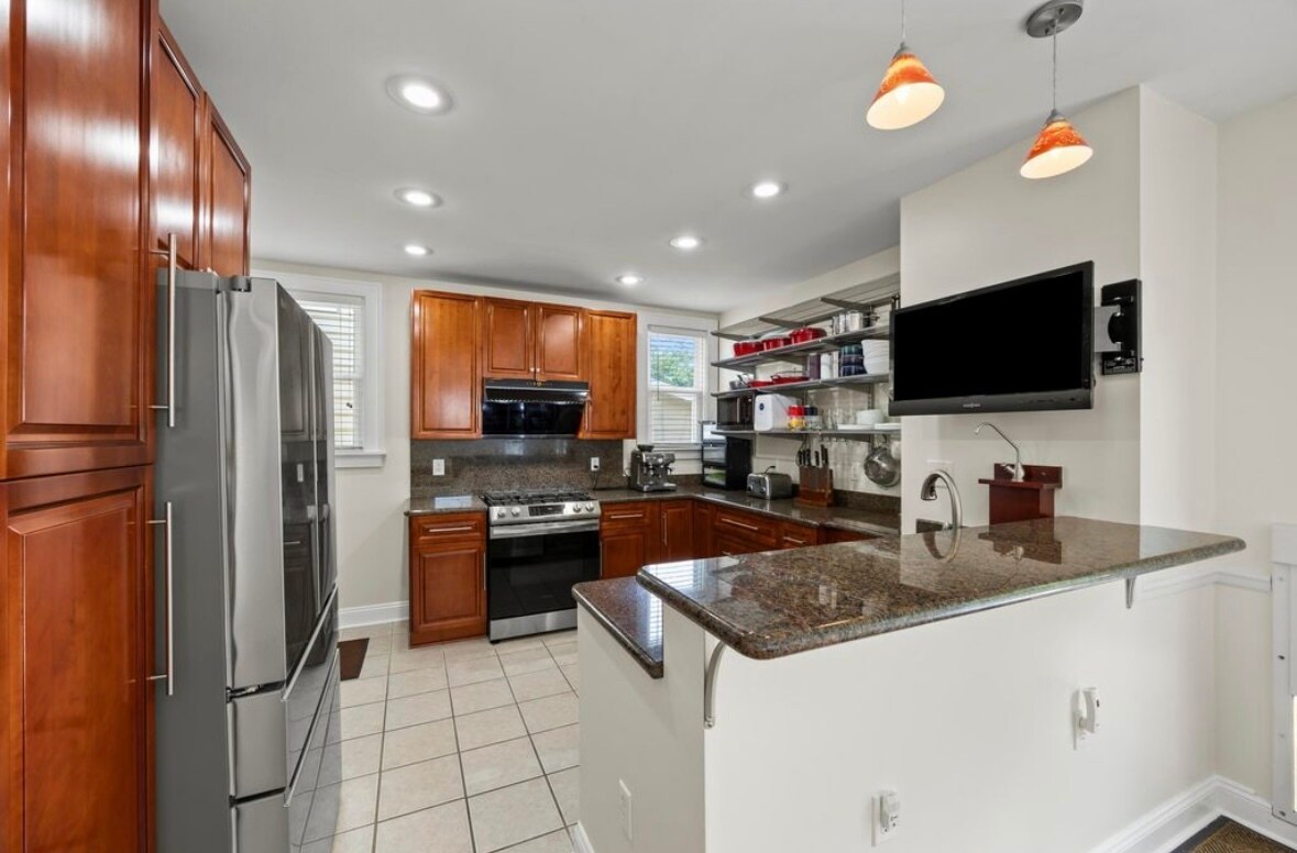 Kitchen 1 - 402 Southwood Ave