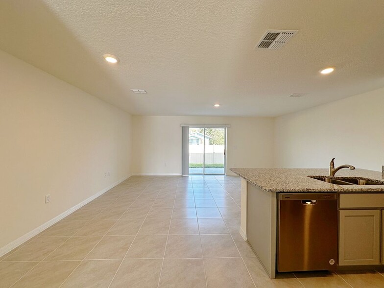 Building Photo - 672 Moscato Dr