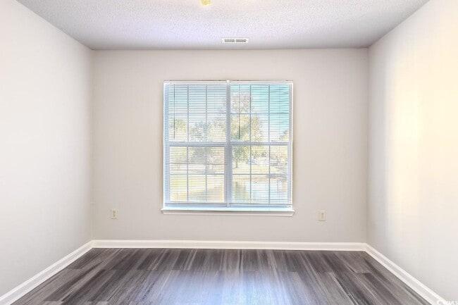 Building Photo - 4246 Villas Dr