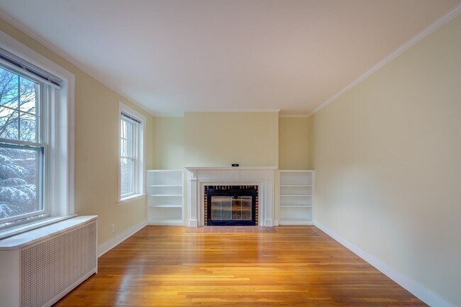 Building Photo - 321 Tappan St