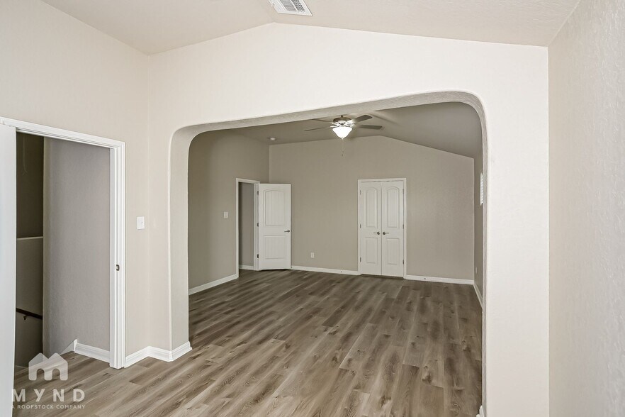 Building Photo - 11335 Decidedly