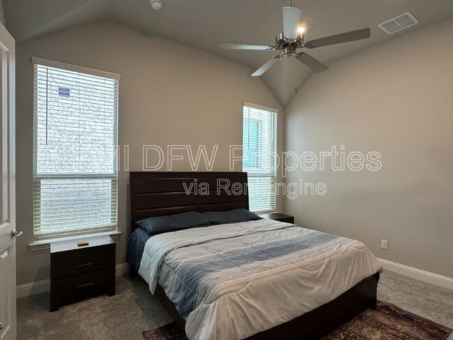 Building Photo - 2222 McMullin Dr