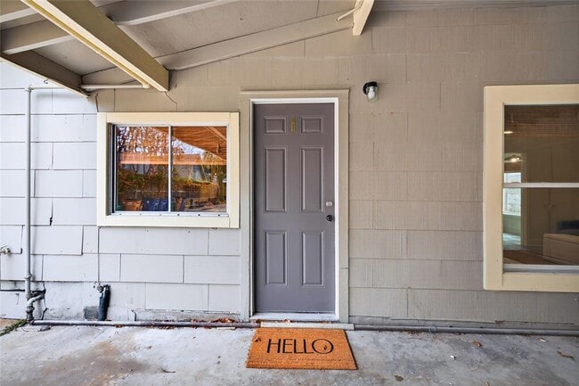 Building Photo - 1706 Palma Plaza