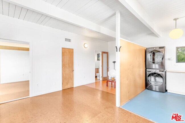 Building Photo - 2460 N Gower St