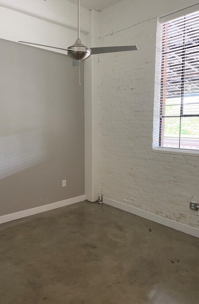 Building Photo - 410 Wellons St