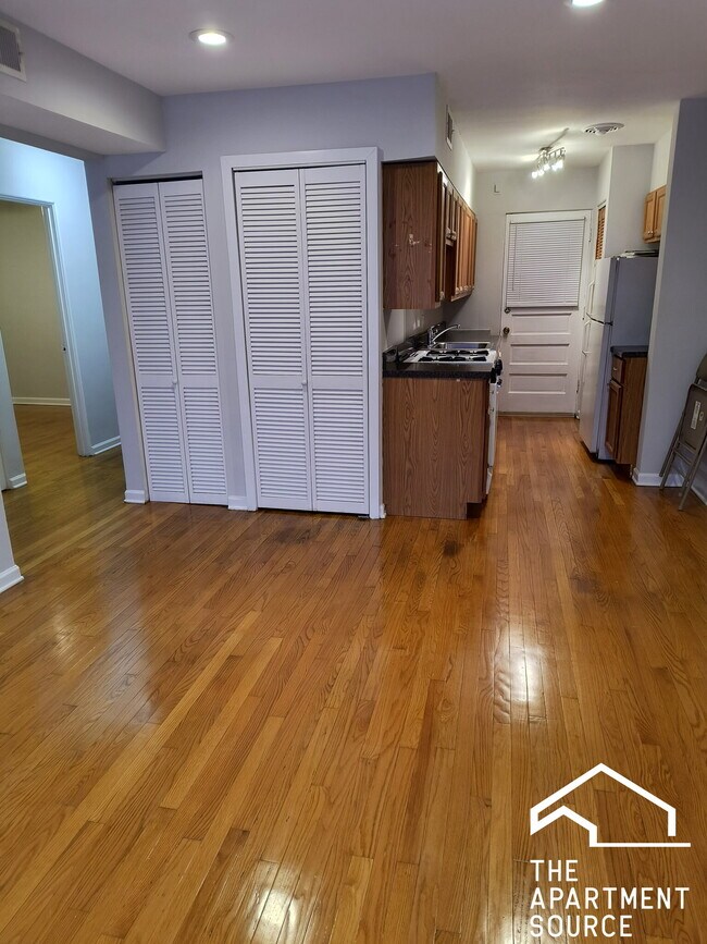 Building Photo - 6535 N Mozart St