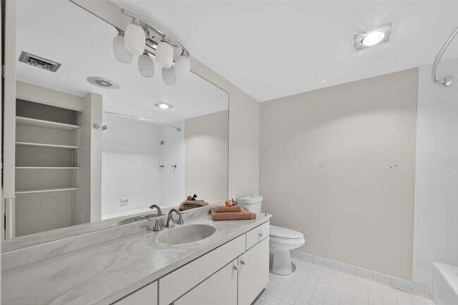 Building Photo - 5001 Woodway Dr