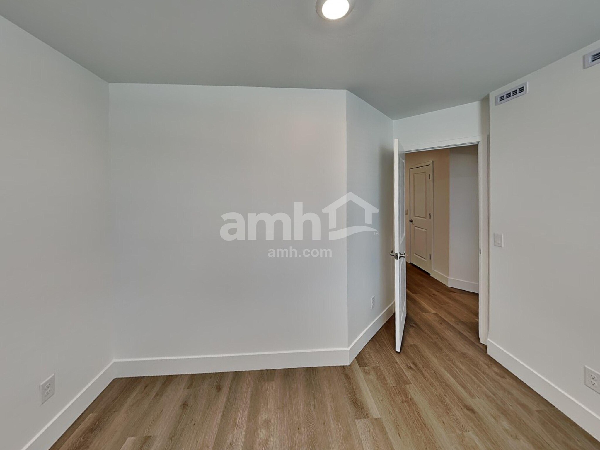Building Photo - 9604 Harkes Dr