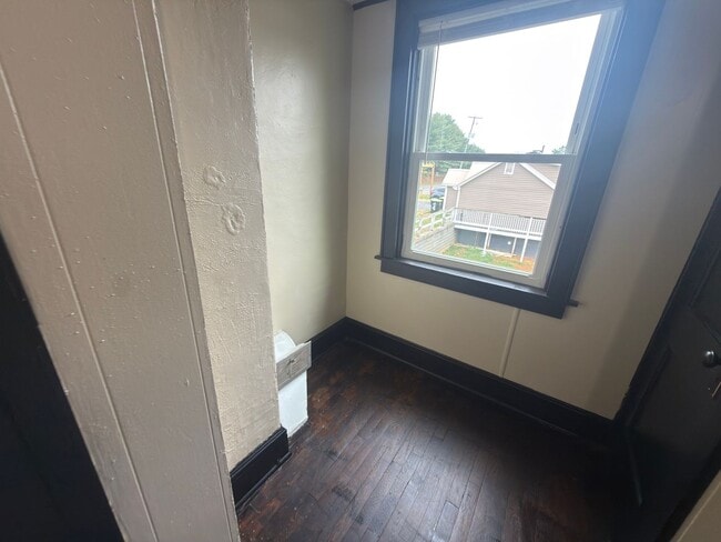 Building Photo - Pulaski, 4BR / 1.5 BA, available now