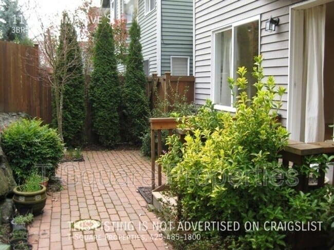 Building Photo - 1114 Yakima Ave S